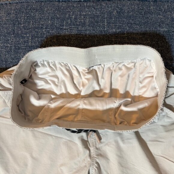 Legends Men's Luka Short 7" Inseam EUC - Gray with White - Picture 4 of 10